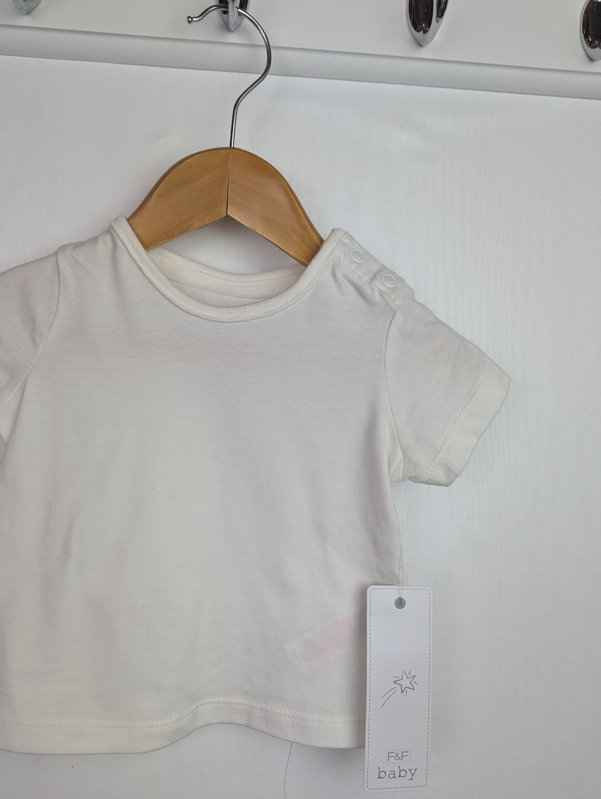 NWT's F&F White Top - Unisex 3 - 6 Months - Little Ones Preloved. Second Hand Children's & Preloved Baby, Kids, Girls & Boys Clothes. UK online
