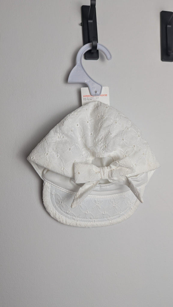 NWT's Fred & Flo White Eyelet Sun Hat - Girls 3-6 Months Little Ones Preloved Used, Preloved, Preworn Baby, Girls & Boys Clothes. Kids & Children's second hand Clothing UK Online. Cheap affordable. Brands including Next, Joules, Nutmeg Morrisons, TU, F&F, H&M.