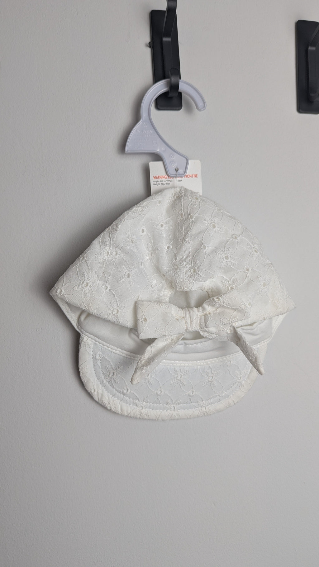 NWT's Fred & Flo White Eyelet Sun Hat - Girls 3 - 6 Months - Little Ones Preloved. Second Hand Children's & Preloved Baby, Kids, Girls & Boys Clothes. UK online