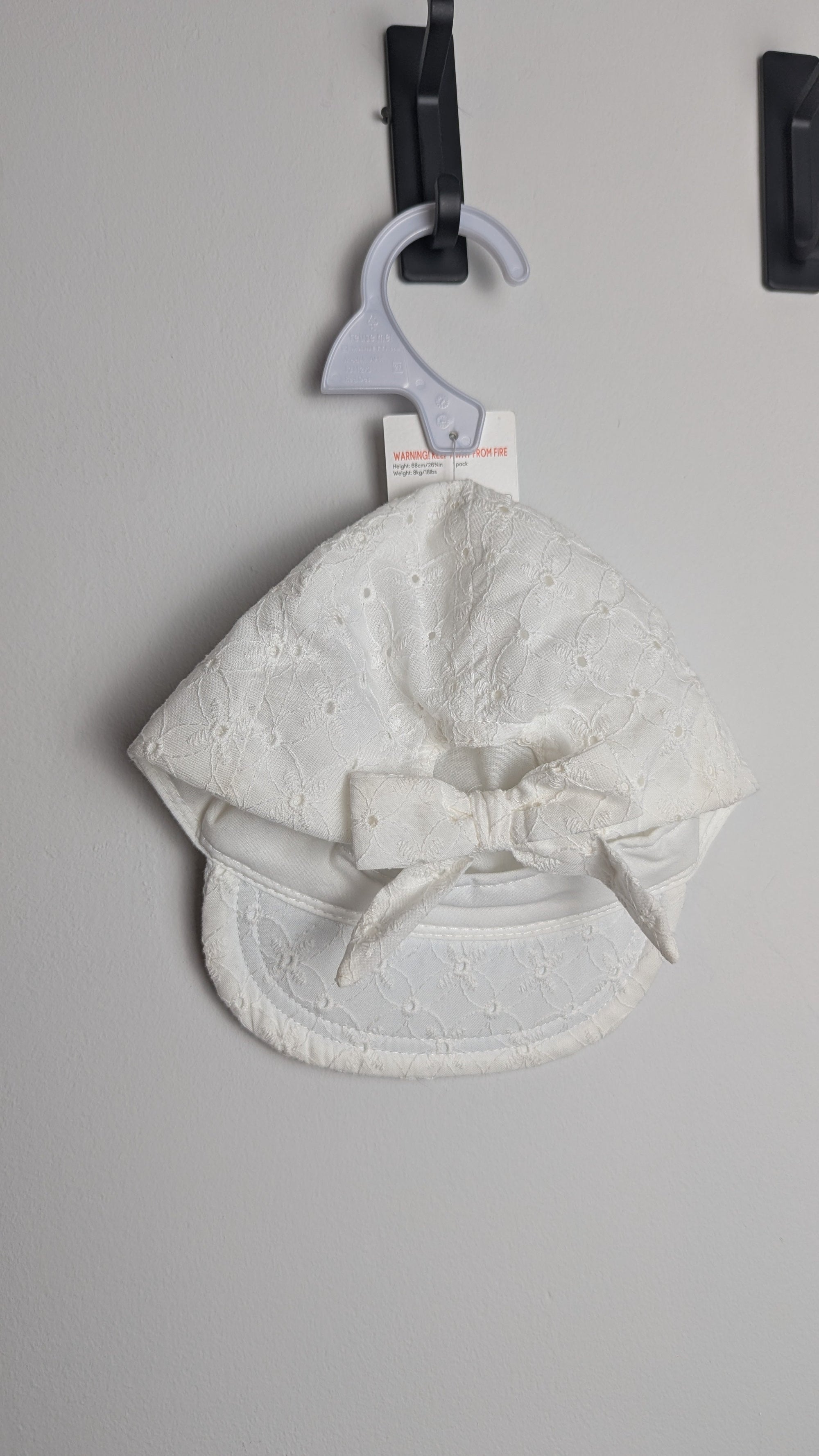 NWT's Fred & Flo White Eyelet Sun Hat - Girls 3 - 6 Months - Little Ones Preloved. Second Hand Children's & Preloved Baby, Kids, Girls & Boys Clothes. UK online
