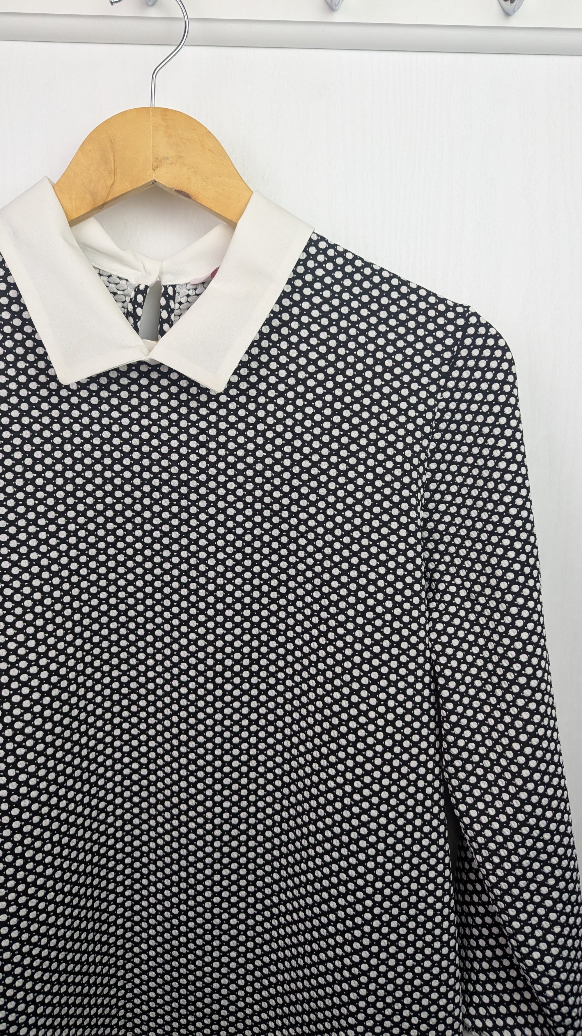 NWT's Julipa Navy & Ivory Jumper Shirt - Ladies Size 10 - Little Ones Preloved. Second Hand Children's & Preloved Baby, Kids, Girls & Boys Clothes. UK online