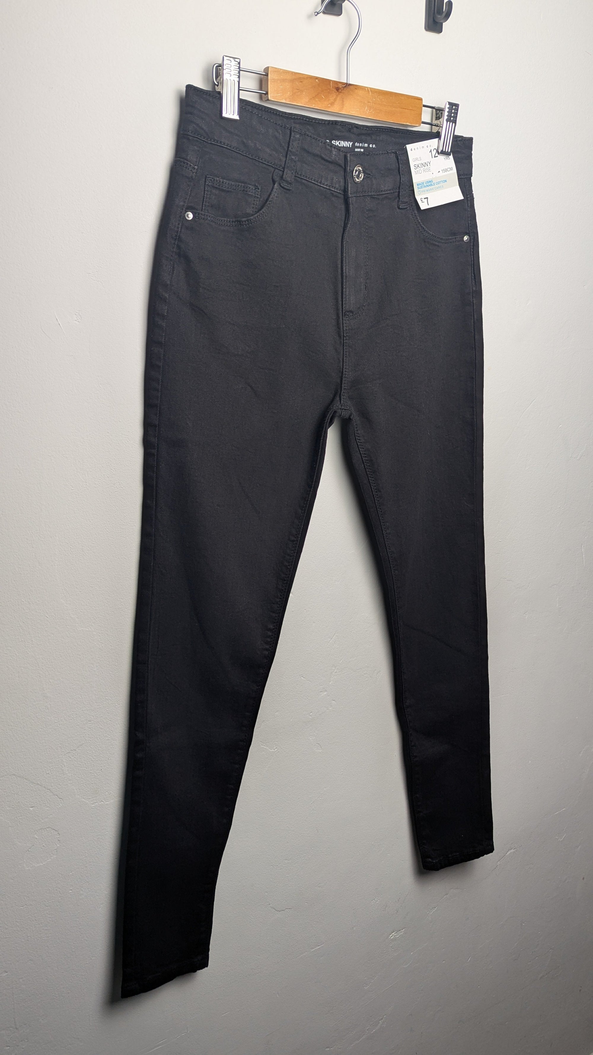 NWT's Primark Black Skinny Mid Rise Jeans - Girls 12 - 13 Years - Little Ones Preloved. Second Hand Children's & Preloved Baby, Kids, Girls & Boys Clothes. UK online