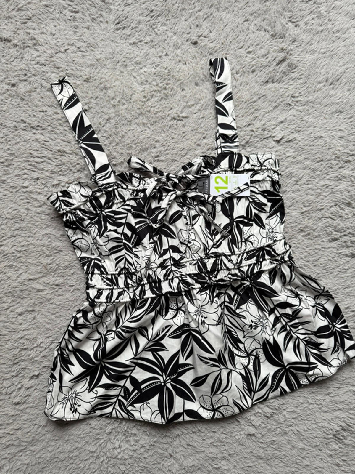 NWT’s Primark Black & White Peplum Floral Top - Ladies Size 12 - Little Ones Preloved. Second Hand Children's & Preloved Baby, Kids, Girls & Boys Clothes. UK online