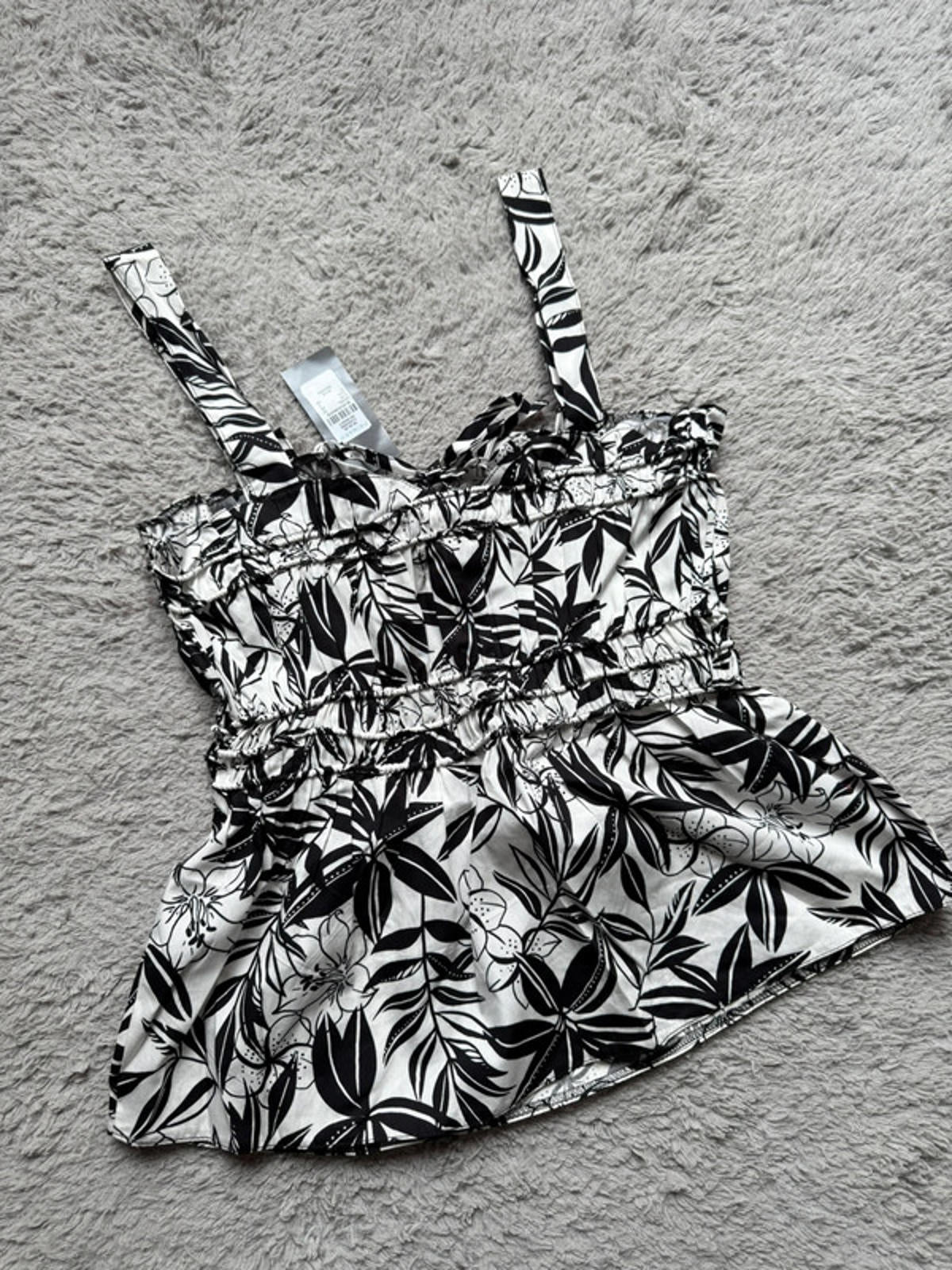 NWT’s Primark Black & White Peplum Floral Top - Ladies Size 12 - Little Ones Preloved. Second Hand Children's & Preloved Baby, Kids, Girls & Boys Clothes. UK online