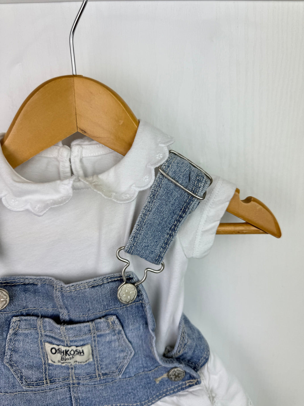 Oshkosh B'Gosh Dunagree Dress & Bodysuit - Girls 3 Months - Little Ones Preloved. Second Hand Children's & Preloved Baby, Kids, Girls & Boys Clothes. UK online