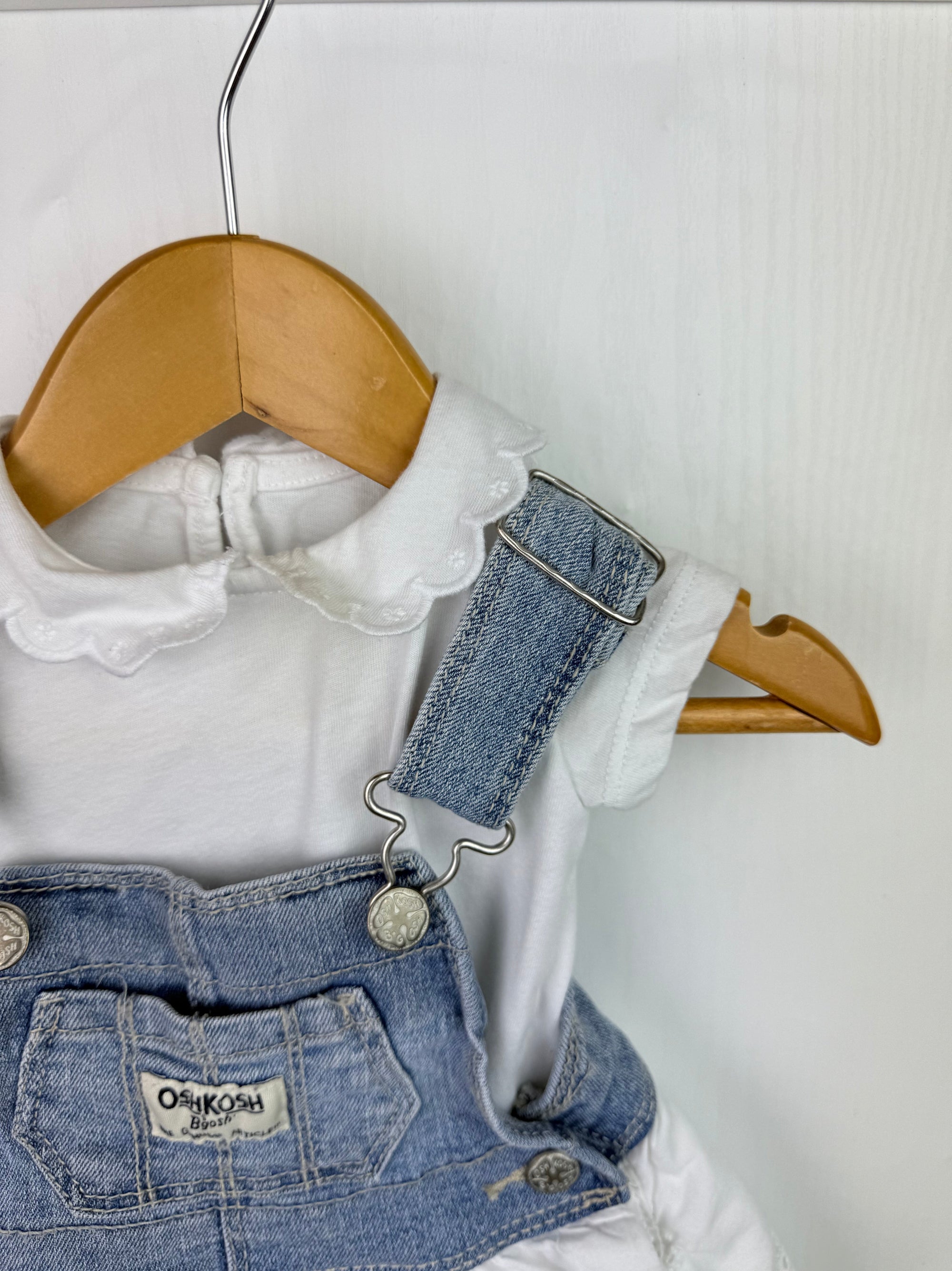 Oshkosh B'Gosh Dunagree Dress & Bodysuit - Girls 3 Months - Little Ones Preloved. Second Hand Children's & Preloved Baby, Kids, Girls & Boys Clothes. UK online