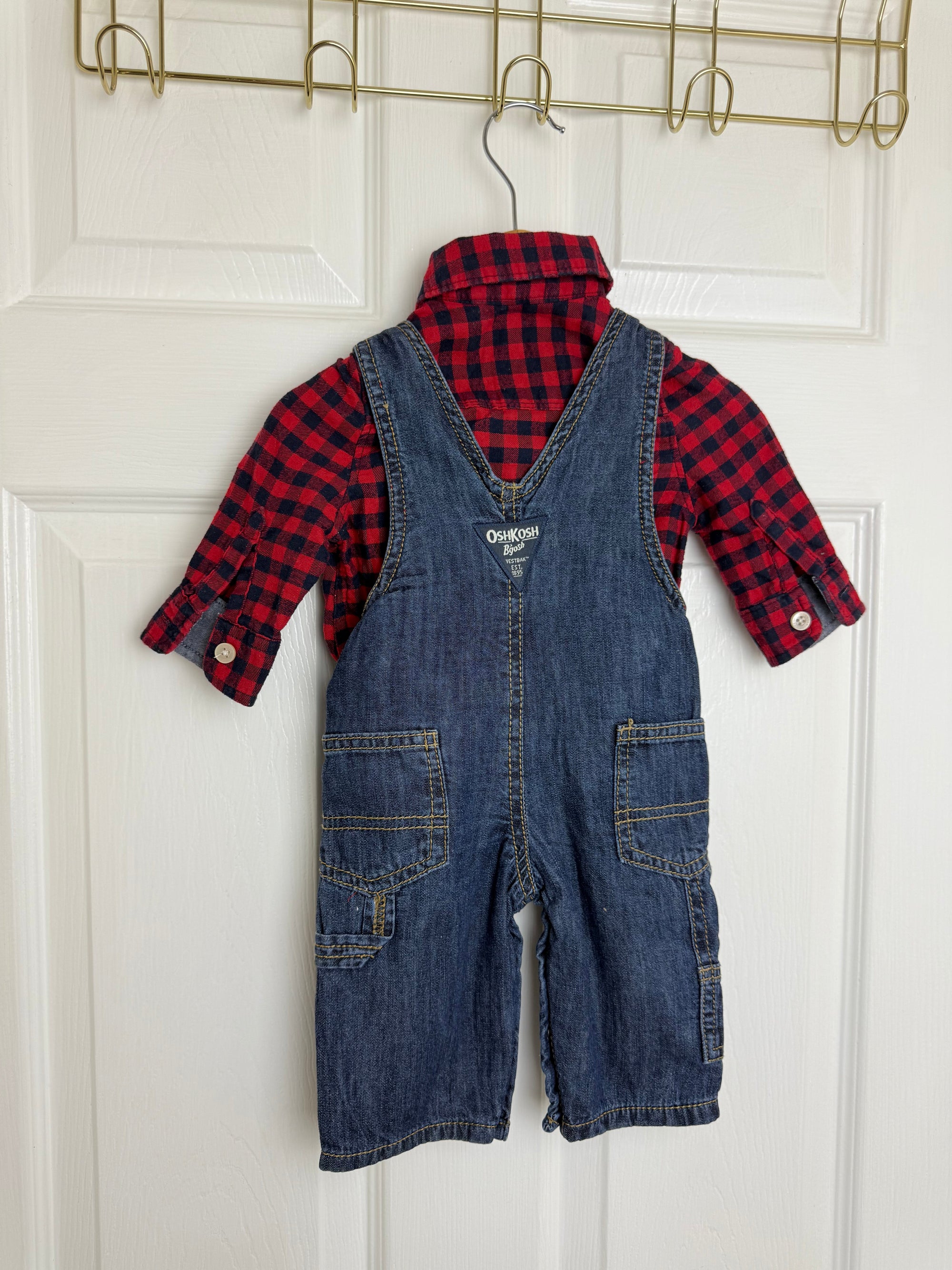 Oshkosh Dungaree & Bodysuit Outfit - Boys 3 Months - Little Ones Preloved. Second Hand Children's & Preloved Baby, Kids, Girls & Boys Clothes. UK online