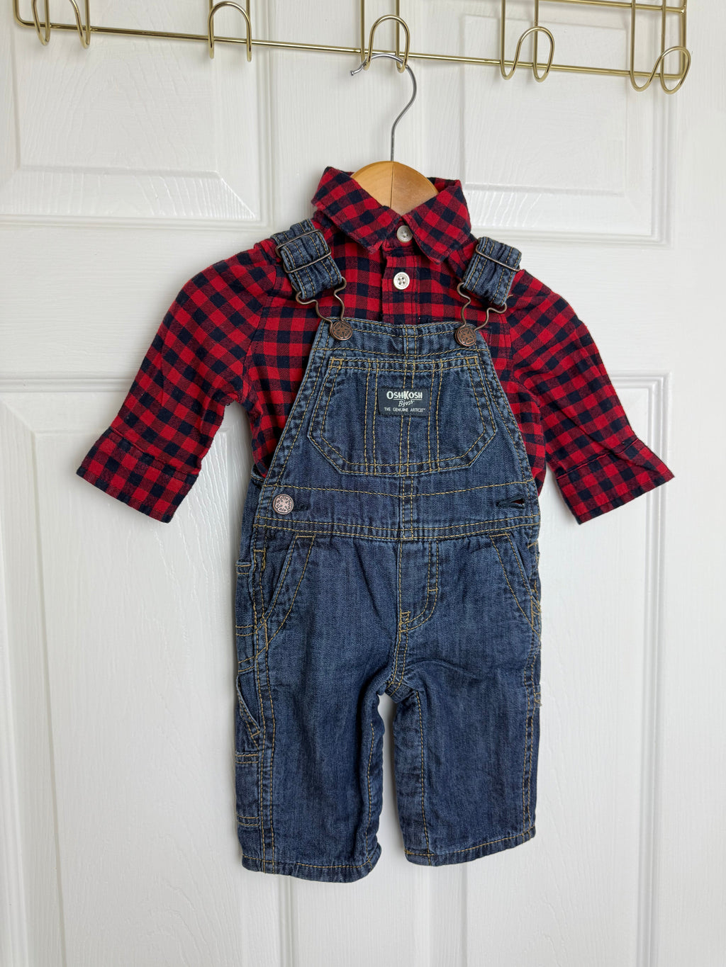 Oshkosh Dungaree & Bodysuit Outfit - Boys 3 Months - Little Ones Preloved. Second Hand Children's & Preloved Baby, Kids, Girls & Boys Clothes. UK online