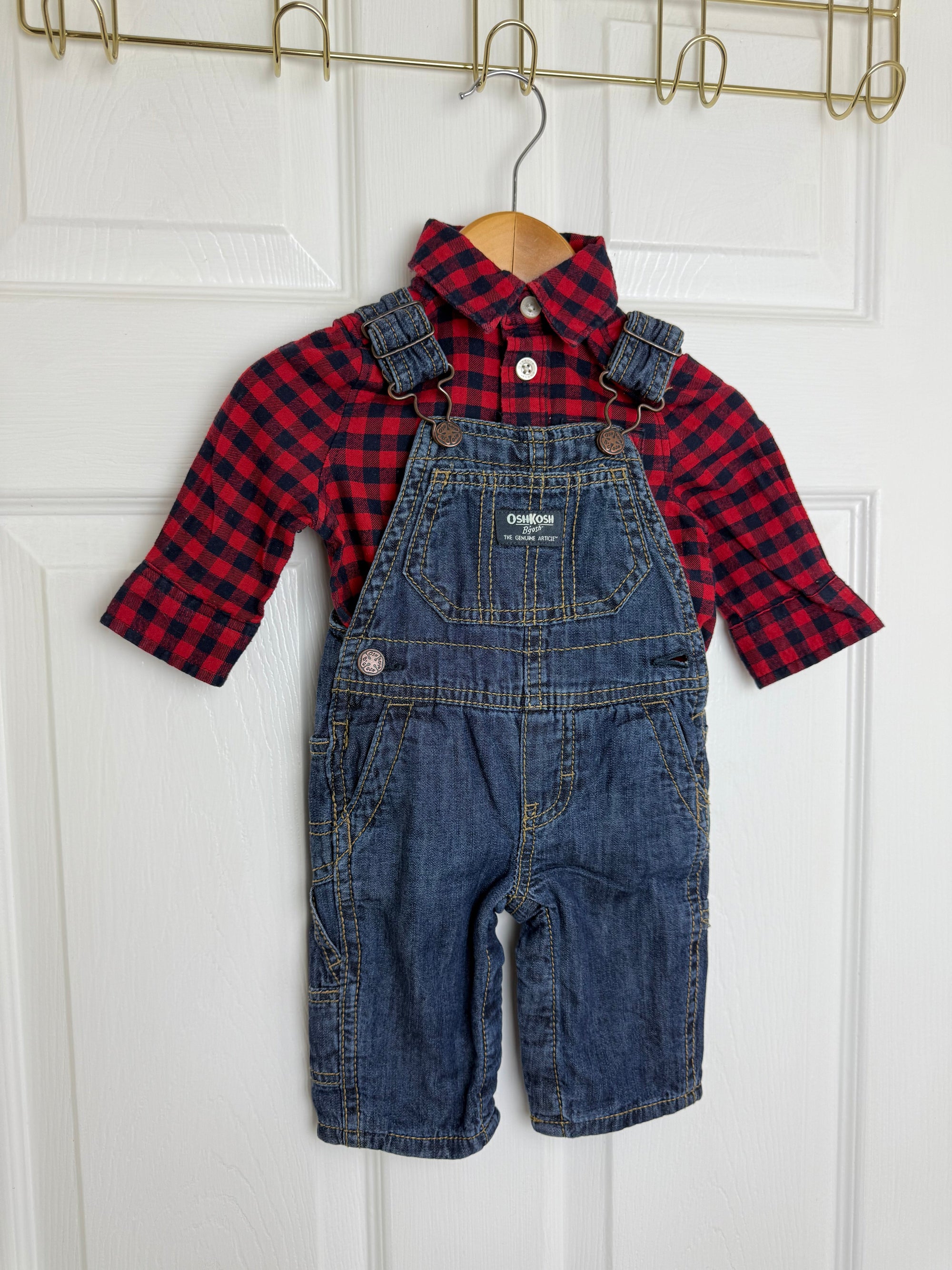 Oshkosh Dungaree & Bodysuit Outfit - Boys 3 Months - Little Ones Preloved. Second Hand Children's & Preloved Baby, Kids, Girls & Boys Clothes. UK online
