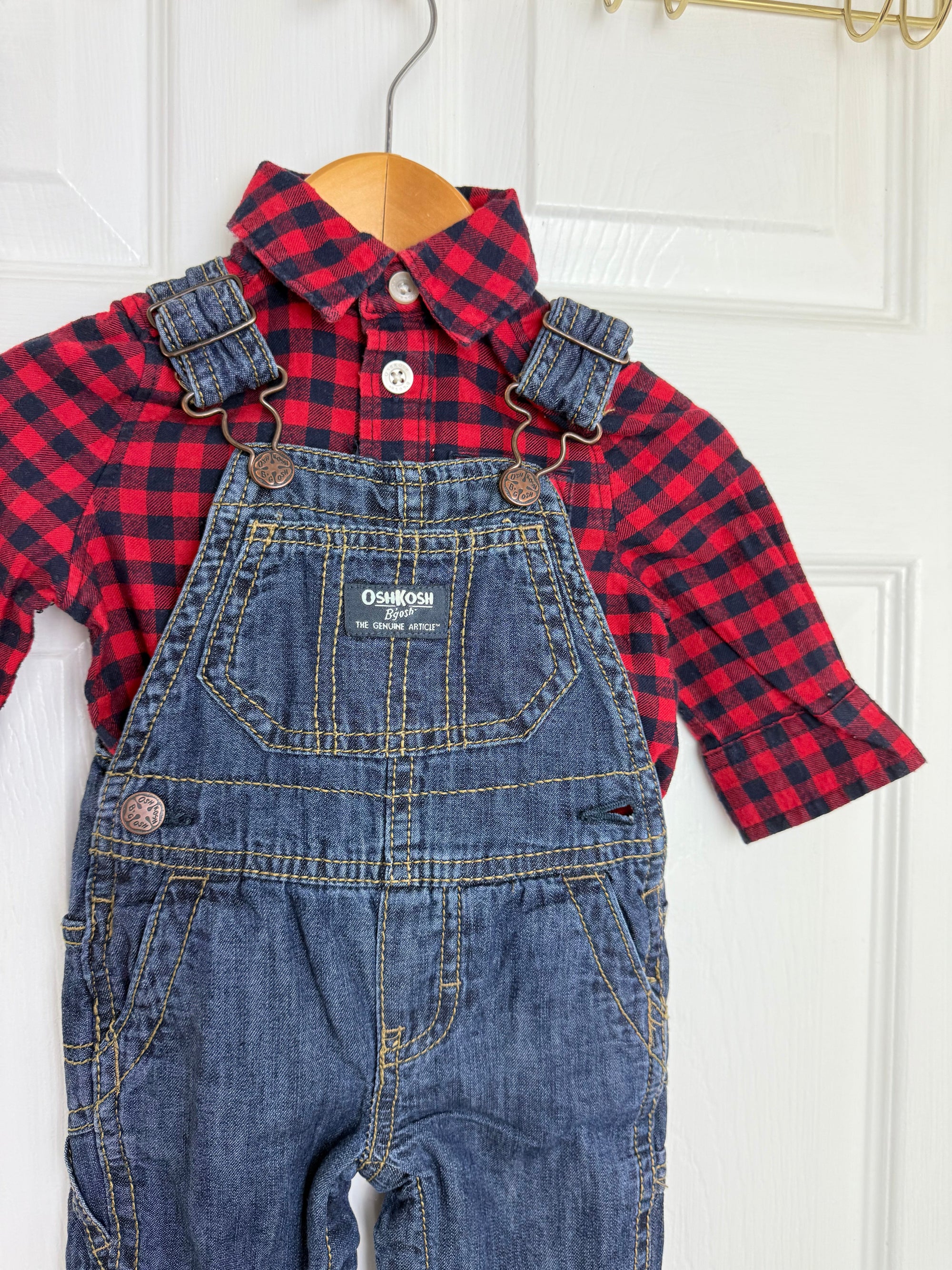 Oshkosh Dungaree & Bodysuit Outfit - Boys 3 Months - Little Ones Preloved. Second Hand Children's & Preloved Baby, Kids, Girls & Boys Clothes. UK online