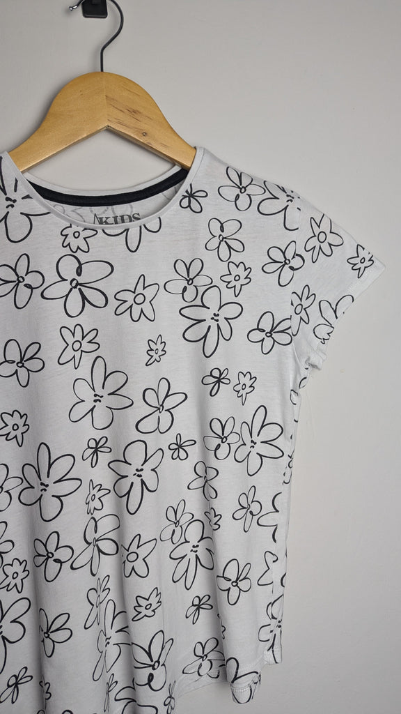 Peacocks White Floral Short Sleeve Top - Girls 11-12 Years Little Ones Preloved Used, Preloved, Preworn & Second Hand Baby, Kids & Children's Clothing UK Online. Cheap affordable. Brands including Next, Joules, Nutmeg Morrisons, TU, F&F, H&M.