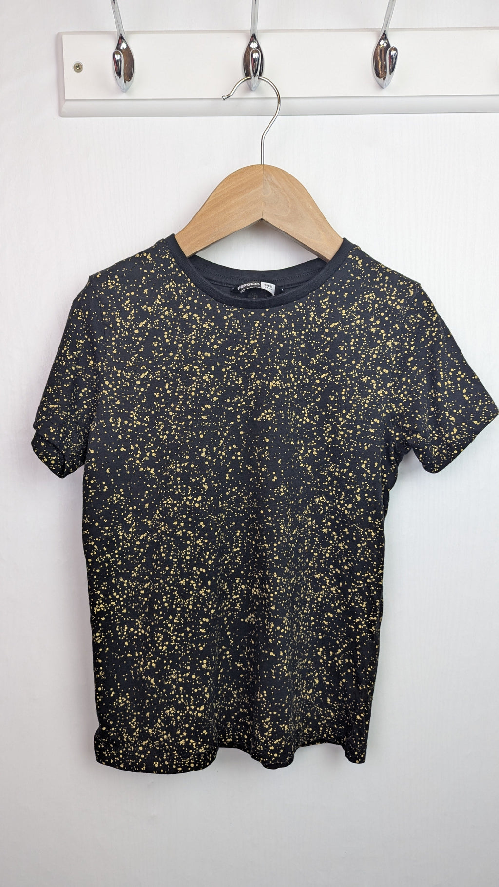 Pep & Co Black and Gold Top - Boys 7 - 8 Years - Little Ones Preloved. Second Hand Children's & Preloved Baby, Kids, Girls & Boys Clothes. UK online