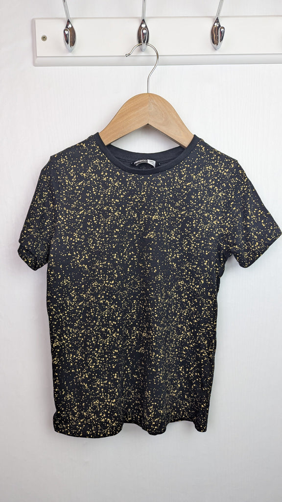 Pep & Co Black and Gold Top - Boys 7-8 Years Little Ones Preloved Used, Preloved, Preworn Baby, Girls & Boys Clothes. Kids & Children's second hand Clothing UK Online. Cheap affordable. Brands including Next, Joules, Nutmeg Morrisons, TU, F&F, H&M.