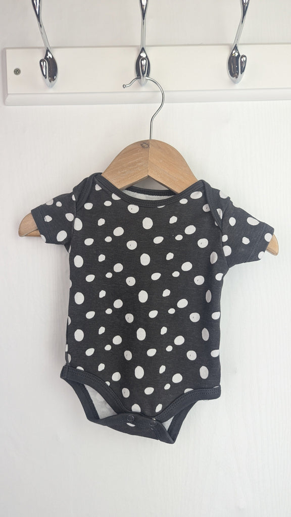 Pep & Co Black Spotty Bodysuit - Unisex 0-3 Months Pep & Co Used, Preloved, Preworn & Second Hand Baby, Kids & Children's Clothing UK Online. Cheap affordable. Brands including Next, Joules, Nutmeg Morrisons, TU, F&F, H&M.