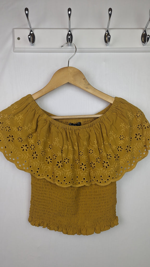 PLAYWEAR New Look Mustard Top - Girls 13 Years New Look Used, Preloved, Preworn Baby, Girls & Boys Clothes. Kids & Children's second hand Clothing UK Online. Cheap affordable. Brands including Next, Joules, Nutmeg Morrisons, TU, F&F, H&M.