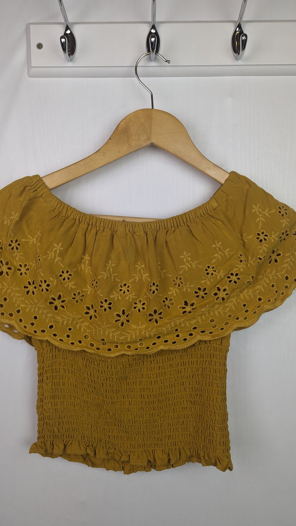 PLAYWEAR New Look Mustard Top - Girls 13 Years New Look Used, Preloved, Preworn & Second Hand Baby, Kids & Children's Clothing UK Online. Cheap affordable. Brands including Next, Joules, Nutmeg Morrisons, TU, F&F, H&M.