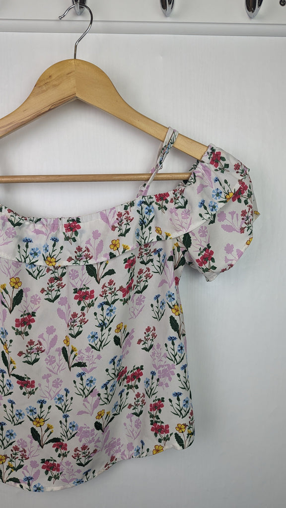 PLAYWEAR New Look Off Shoulder Floral Top - Girls 13 Years New Look Used, Preloved, Preworn & Second Hand Baby, Kids & Children's Clothing UK Online. Cheap affordable. Brands including Next, Joules, Nutmeg Morrisons, TU, F&F, H&M.