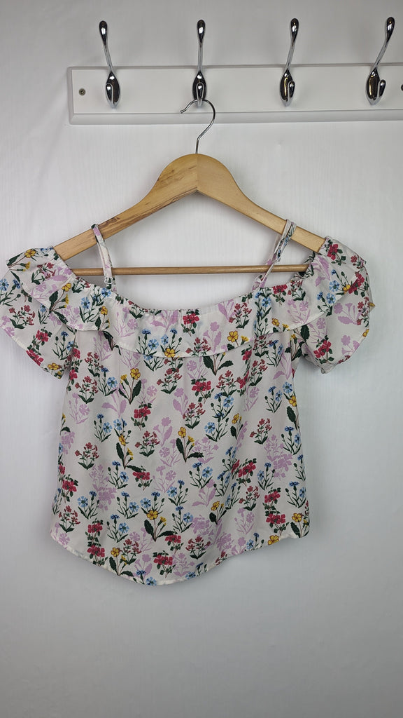 PLAYWEAR New Look Off Shoulder Floral Top - Girls 13 Years New Look Used, Preloved, Preworn & Second Hand Baby, Kids & Children's Clothing UK Online. Cheap affordable. Brands including Next, Joules, Nutmeg Morrisons, TU, F&F, H&M.