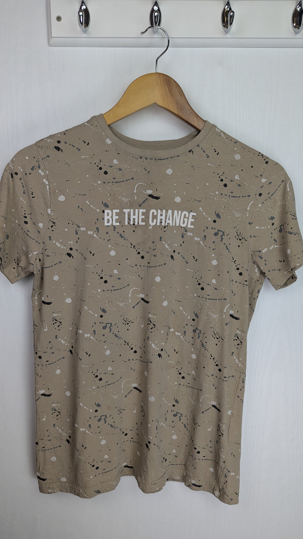 PLAYWEAR Primark Beige Splat Top - Boys 13 - 14 Years - Little Ones Preloved. Second Hand Children's & Preloved Baby, Kids, Girls & Boys Clothes. UK online
