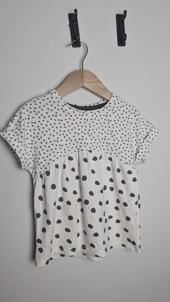 PLAYWEAR TU White & Spotty Top - Girls 2-3 Years Little Ones Preloved Used, Preloved, Preworn Baby, Girls & Boys Clothes. Kids & Children's second hand Clothing UK Online. Cheap affordable. Brands including Next, Joules, Nutmeg Morrisons, TU, F&F, H&M.