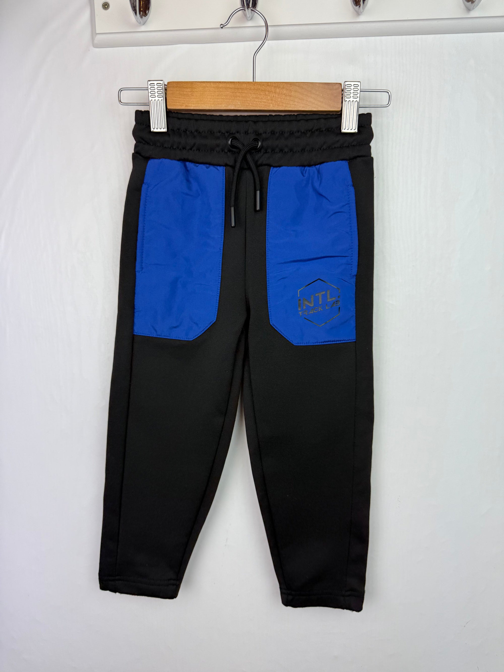 Primark Black & Blue Joggers - Boys 2 - 3 Years - Little Ones Preloved. Second Hand Children's & Preloved Baby, Kids, Girls & Boys Clothes. UK online