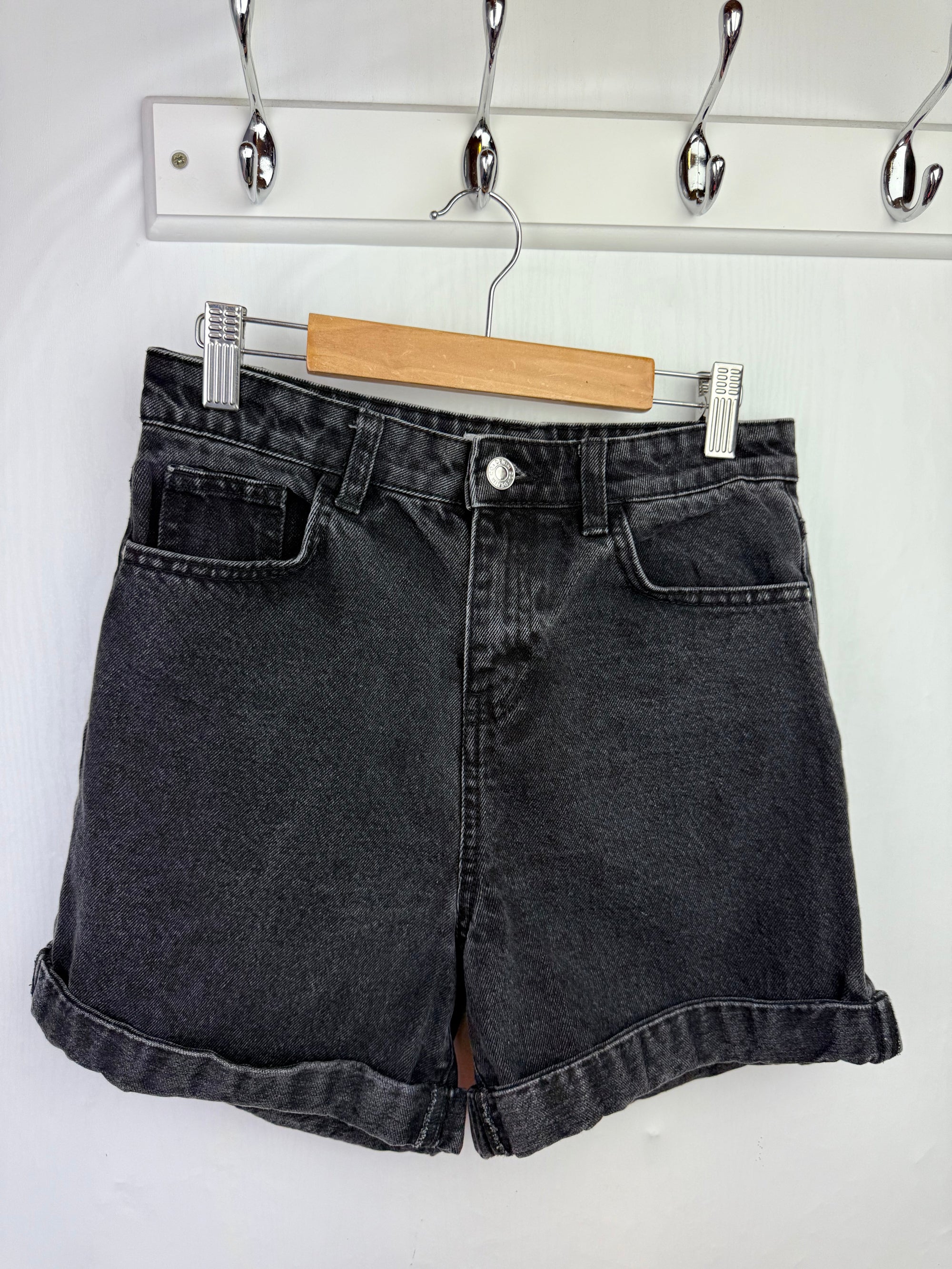 Primark Black Denim Mom Shorts - Girls 12 - 13 Years - Little Ones Preloved. Second Hand Children's & Preloved Baby, Kids, Girls & Boys Clothes. UK online