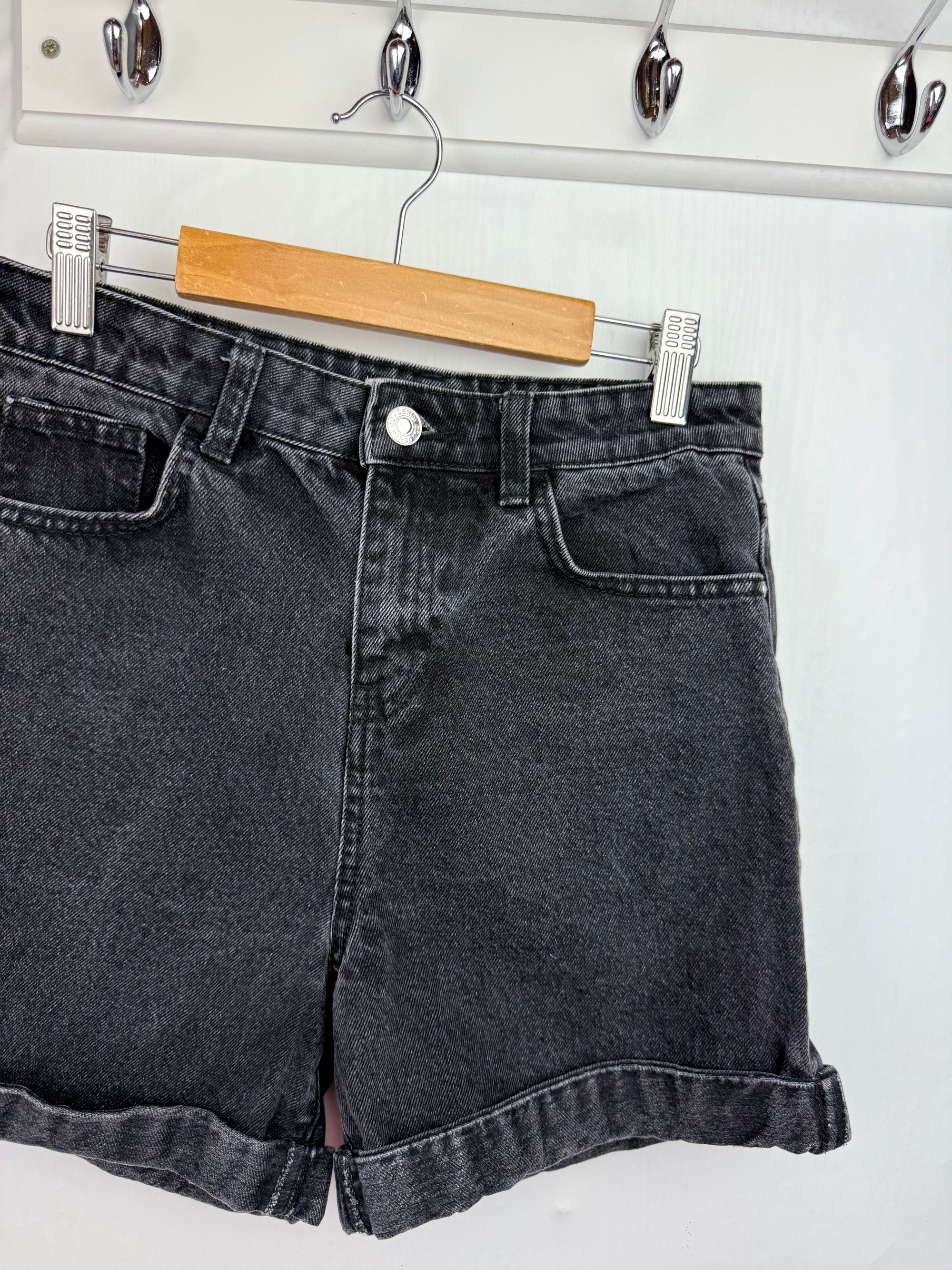Primark Black Denim Mom Shorts - Girls 12 - 13 Years - Little Ones Preloved. Second Hand Children's & Preloved Baby, Kids, Girls & Boys Clothes. UK online