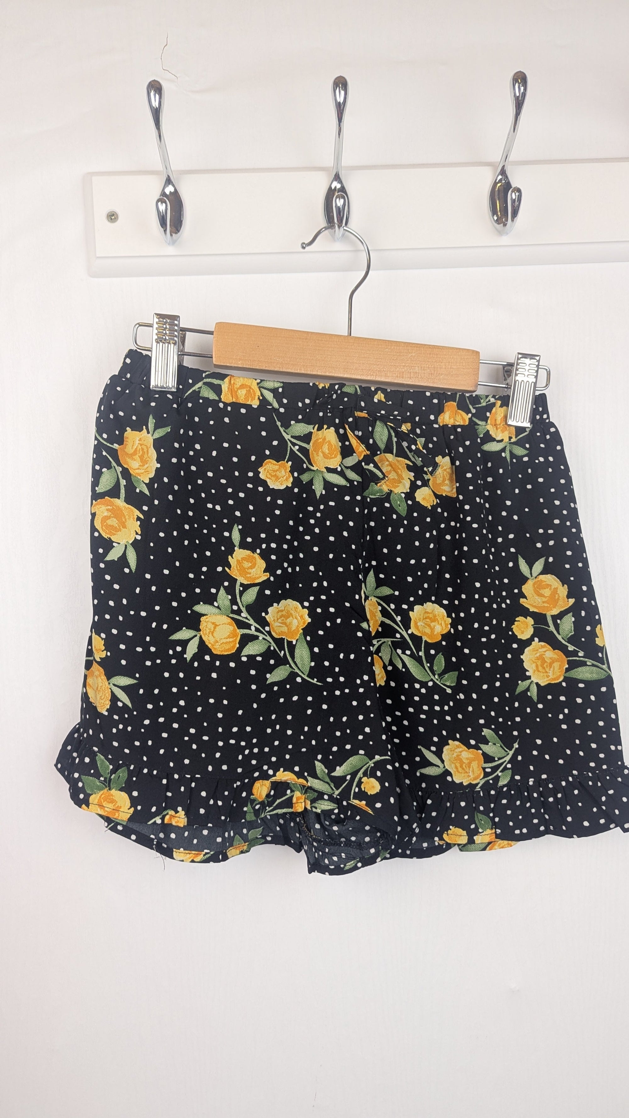 Primark Black Floral Shorts - Girls 10 - 11 Years - Little Ones Preloved. Second Hand Children's & Preloved Baby, Kids, Girls & Boys Clothes. UK online