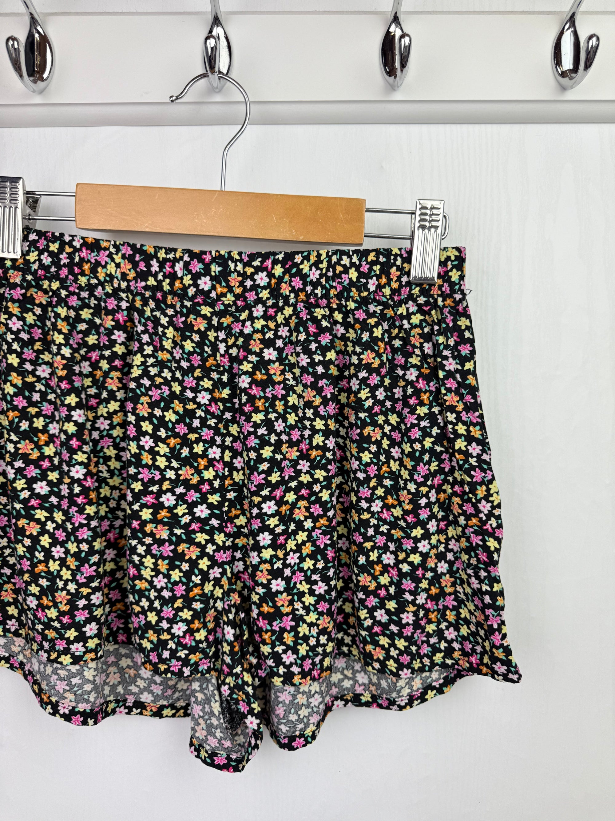 Primark Black Floral Shorts - Ladies Extra Small - Little Ones Preloved. Second Hand Children's & Preloved Baby, Kids, Girls & Boys Clothes. UK online