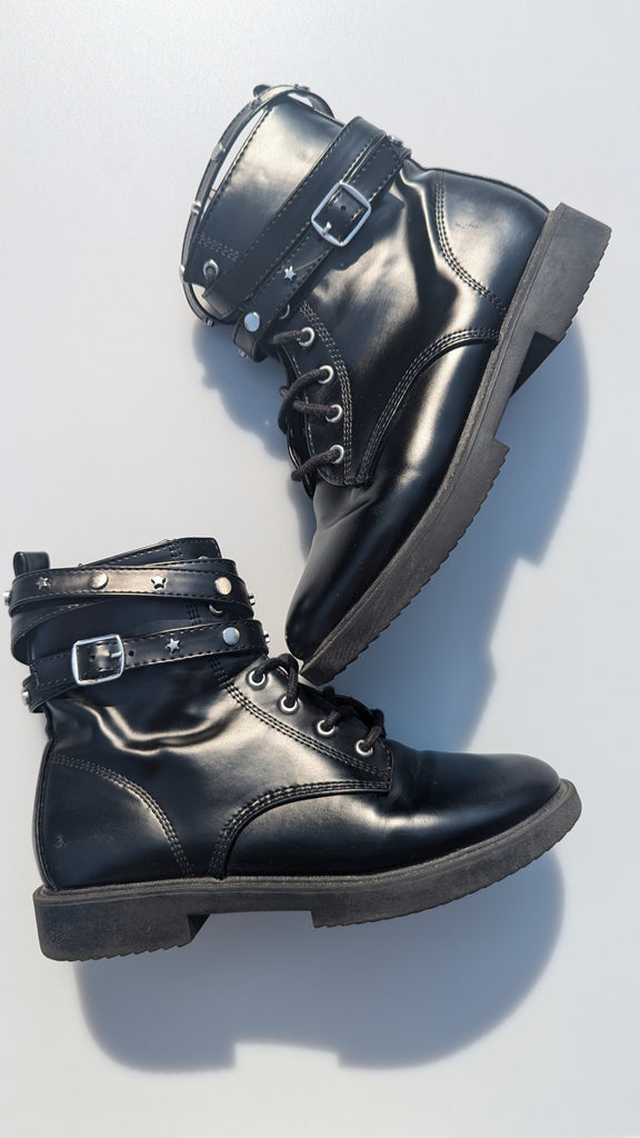 Primark Black Studded Ankle Boots - Girls Size 1 Primark Used, Preloved, Preworn & Second Hand Baby, Kids & Children's Clothing UK Online. Cheap affordable. Brands including Next, Joules, Nutmeg Morrisons, TU, F&F, H&M.