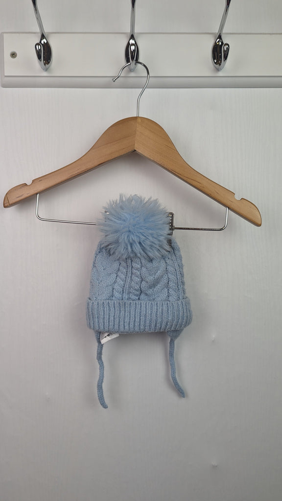 Primark Cable Knit Bobble Hat - Unisex 0-6 Months Little Ones Preloved Used, Preloved, Preworn & Second Hand Baby, Kids & Children's Clothing UK Online. Cheap affordable. Brands including Next, Joules, Nutmeg Morrisons, TU, F&F, H&M.