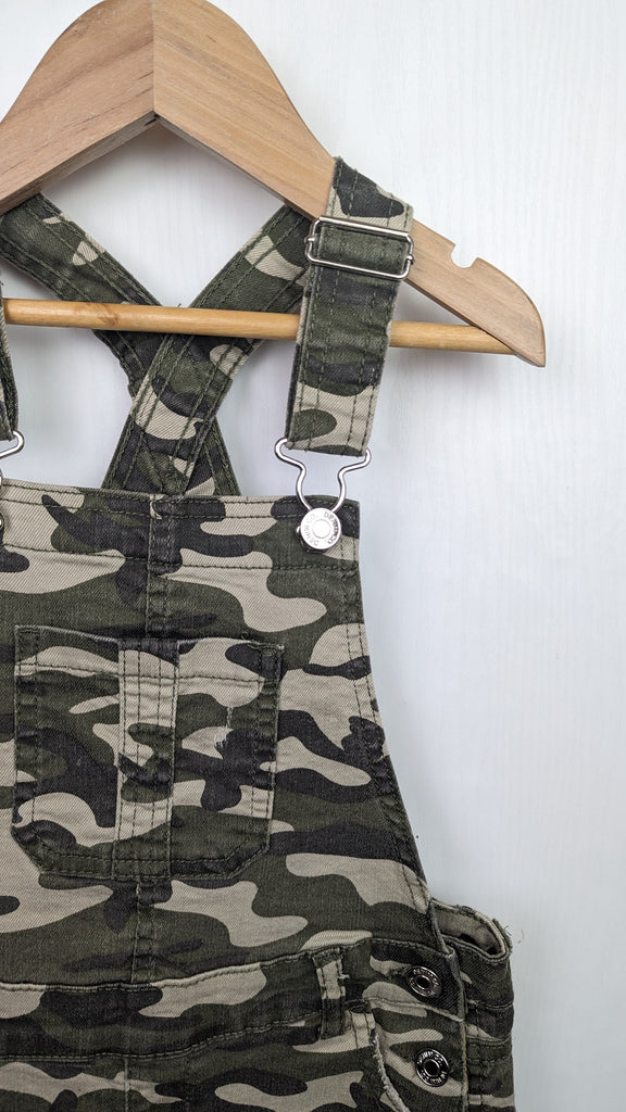 Primark Camo Short Dungarees 7-8y Primark Used, Preloved, Preworn & Second Hand Baby, Kids & Children's Clothing UK Online. Cheap affordable. Brands including Next, Joules, Nutmeg Morrisons, TU, F&F, H&M.