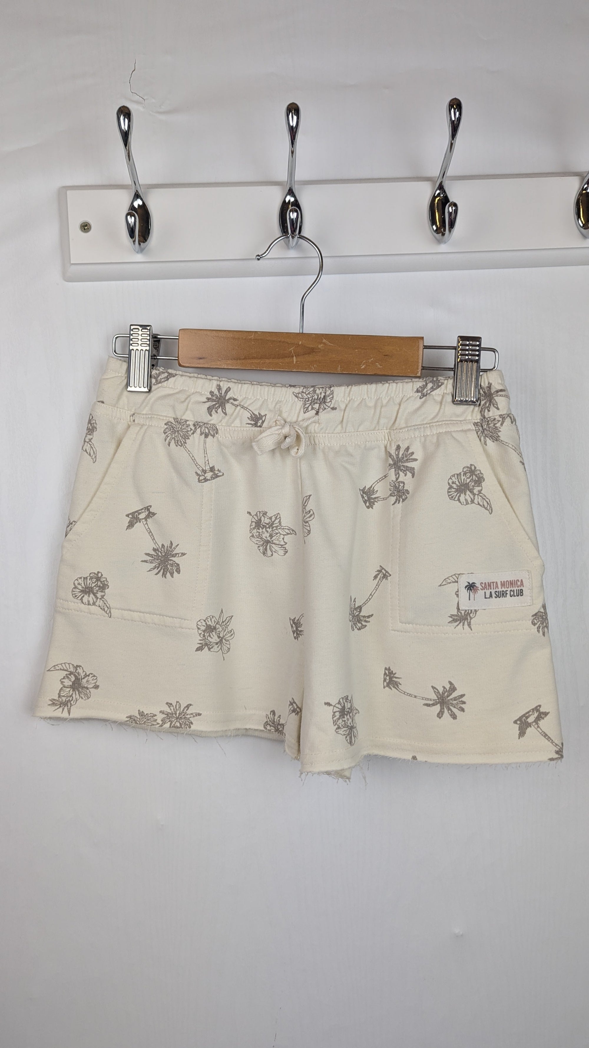 Primark Cream Floral Shorts - Girls 6 - 7 Years - Little Ones Preloved. Second Hand Children's & Preloved Baby, Kids, Girls & Boys Clothes. UK online