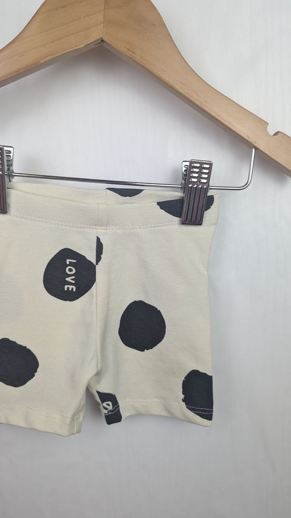 Primark Cream Spot Shorts 0-3m Primark Used, Preloved, Preworn Baby, Girls & Boys Clothes. Kids & Children's second hand Clothing UK Online. Cheap affordable. Brands including Next, Joules, Nutmeg Morrisons, TU, F&F, H&M.