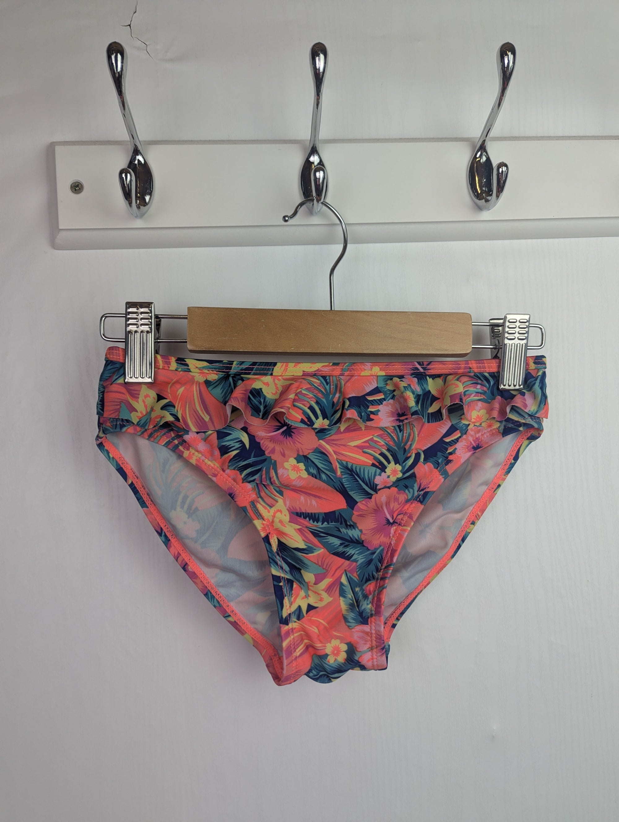 Primark Floral Bikini Bottoms - Girls 8 - 9 Years - Little Ones Preloved. Second Hand Children's & Preloved Baby, Kids, Girls & Boys Clothes. UK online