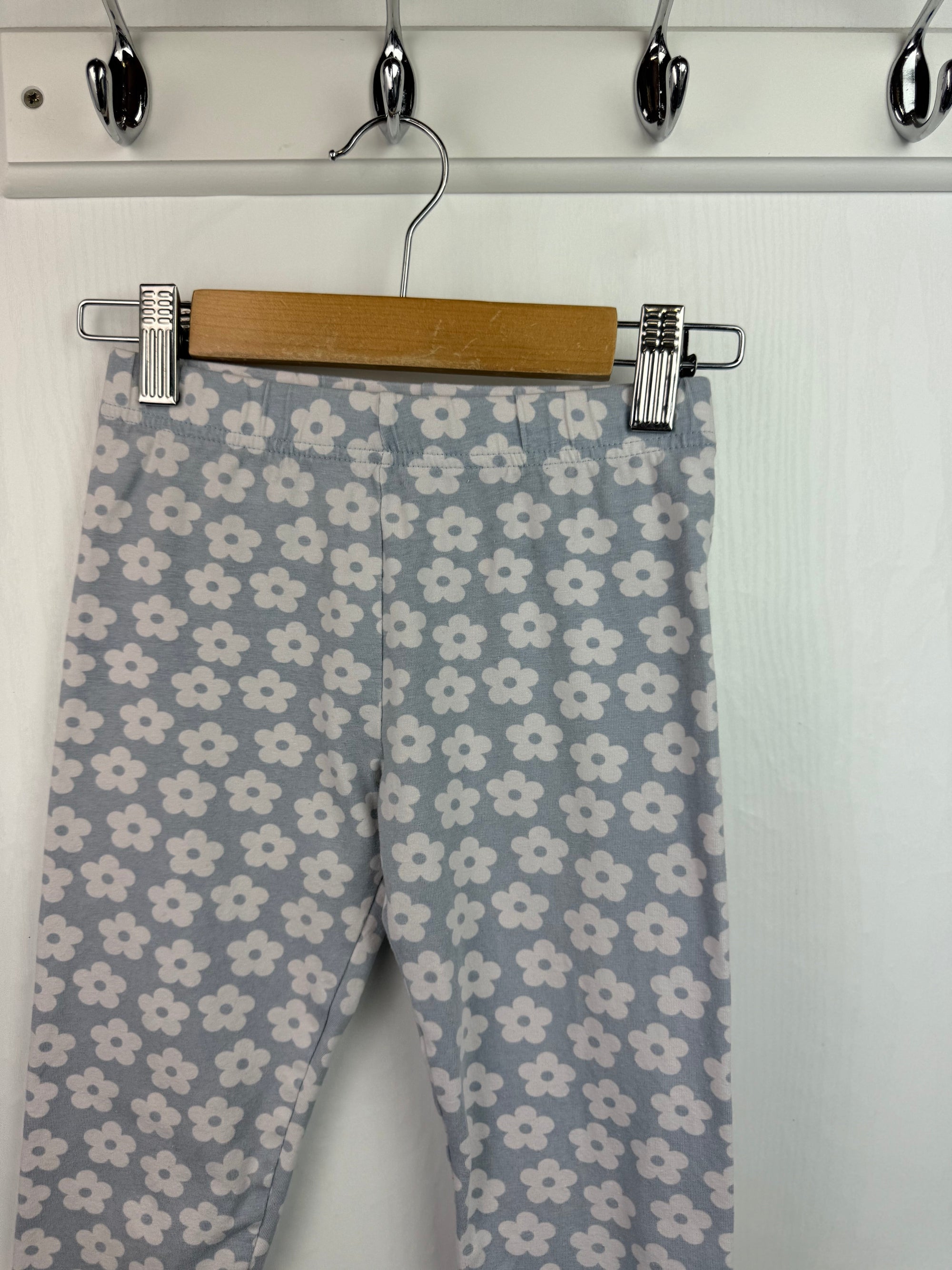 Primark Floral Cropped Leggings - Girls 7 - 8 Years - Little Ones Preloved. Second Hand Children's & Preloved Baby, Kids, Girls & Boys Clothes. UK online