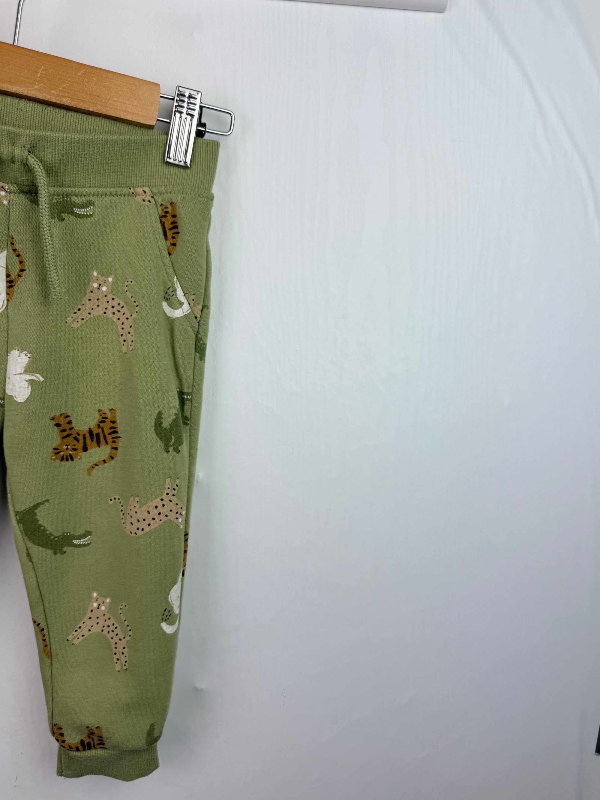 Primark Green Animals Joggers - Boys 12 - 18 Months - Little Ones Preloved. Second Hand Children's & Preloved Baby, Kids, Girls & Boys Clothes. UK online