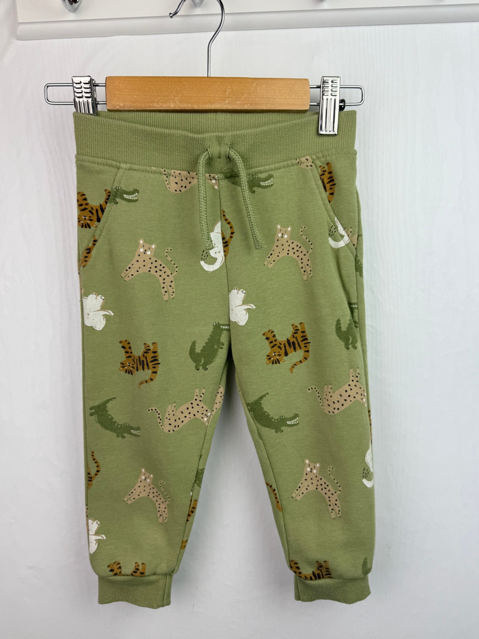 Primark Green Animals Joggers - Boys 12 - 18 Months - Little Ones Preloved. Second Hand Children's & Preloved Baby, Kids, Girls & Boys Clothes. UK online