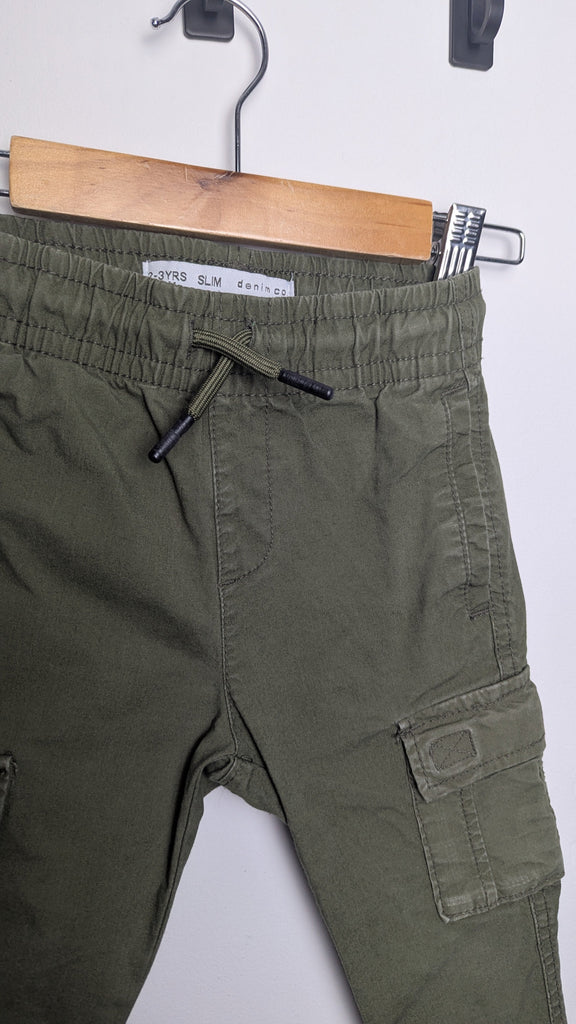 Primark Green Cuffed Cargo Trousers - Boys 2-3 Years Little Ones Preloved Used, Preloved, Preworn & Second Hand Baby, Kids & Children's Clothing UK Online. Cheap affordable. Brands including Next, Joules, Nutmeg Morrisons, TU, F&F, H&M.