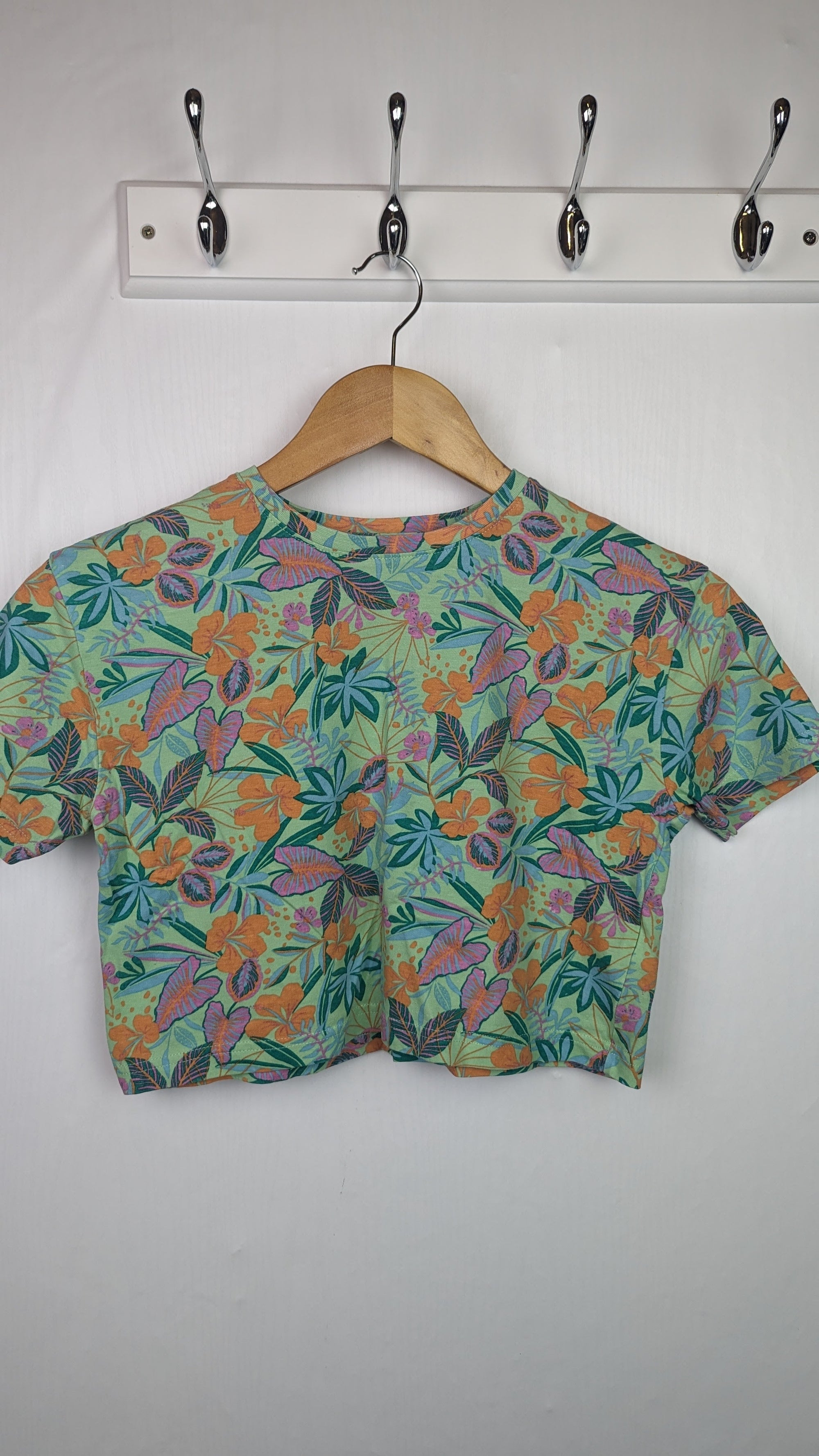 Primark Green Floral Crop Top - Girls 8 - 9 Years - Little Ones Preloved. Second Hand Children's & Preloved Baby, Kids, Girls & Boys Clothes. UK online