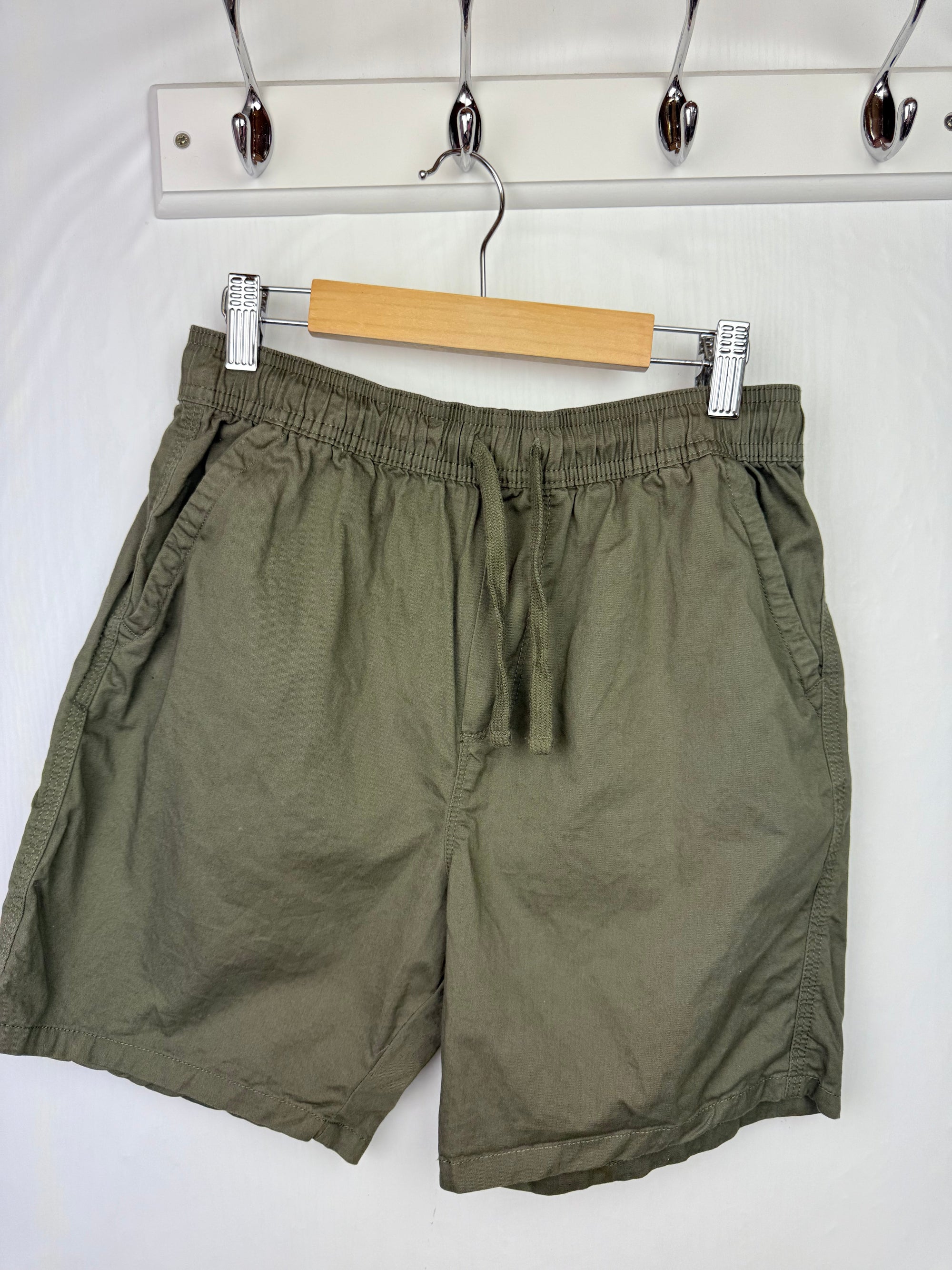 Primark Green Khaki Shorts - Boys 13 - 14 Years - Little Ones Preloved. Second Hand Children's & Preloved Baby, Kids, Girls & Boys Clothes. UK online