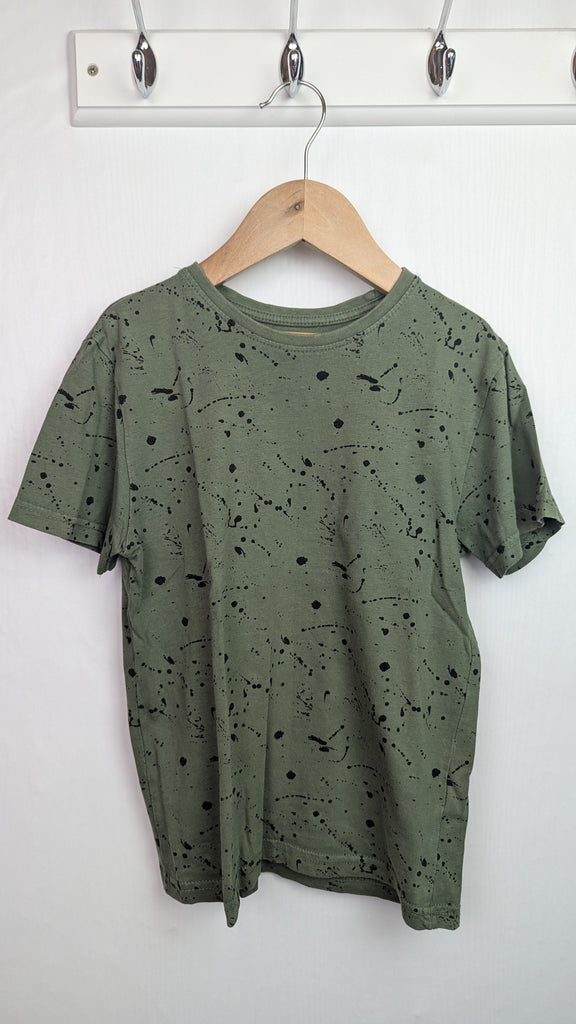 Primark Green Splatter Top - Boys 7-8 Years Little Ones Preloved Used, Preloved, Preworn Baby, Girls & Boys Clothes. Kids & Children's second hand Clothing UK Online. Cheap affordable. Brands including Next, Joules, Nutmeg Morrisons, TU, F&F, H&M.