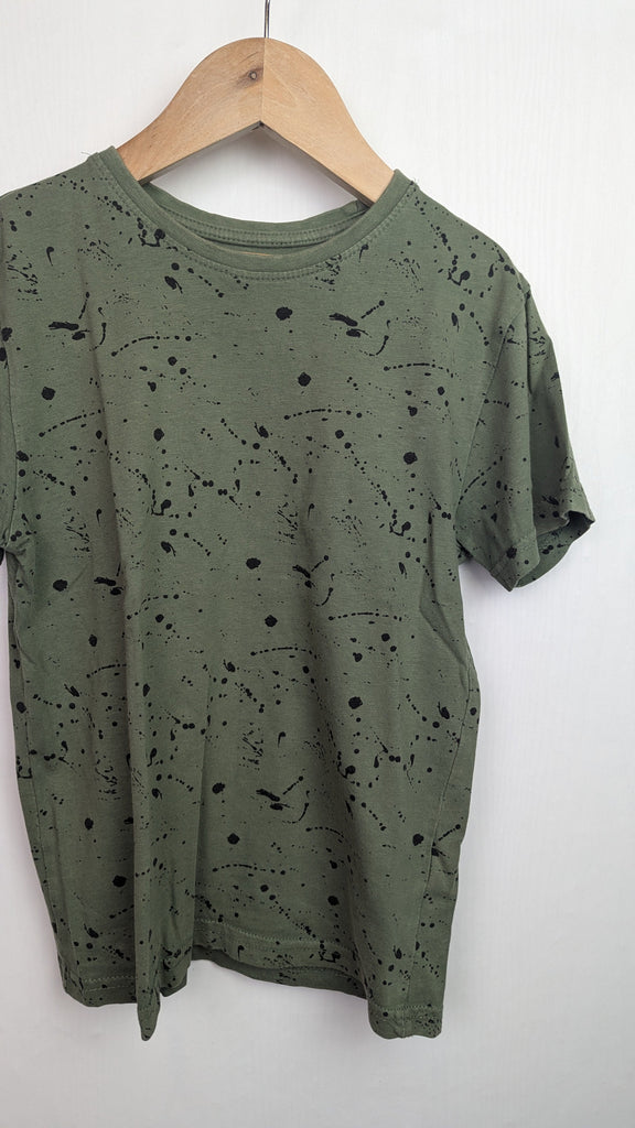 Primark Green Splatter Top - Boys 7-8 Years Little Ones Preloved Used, Preloved, Preworn & Second Hand Baby, Kids & Children's Clothing UK Online. Cheap affordable. Brands including Next, Joules, Nutmeg Morrisons, TU, F&F, H&M.