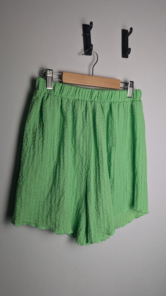 Primark Green Stretchy Shorts - Girls 13-14 Years Little Ones Preloved Used, Preloved, Preworn & Second Hand Baby, Kids & Children's Clothing UK Online. Cheap affordable. Brands including Next, Joules, Nutmeg Morrisons, TU, F&F, H&M.