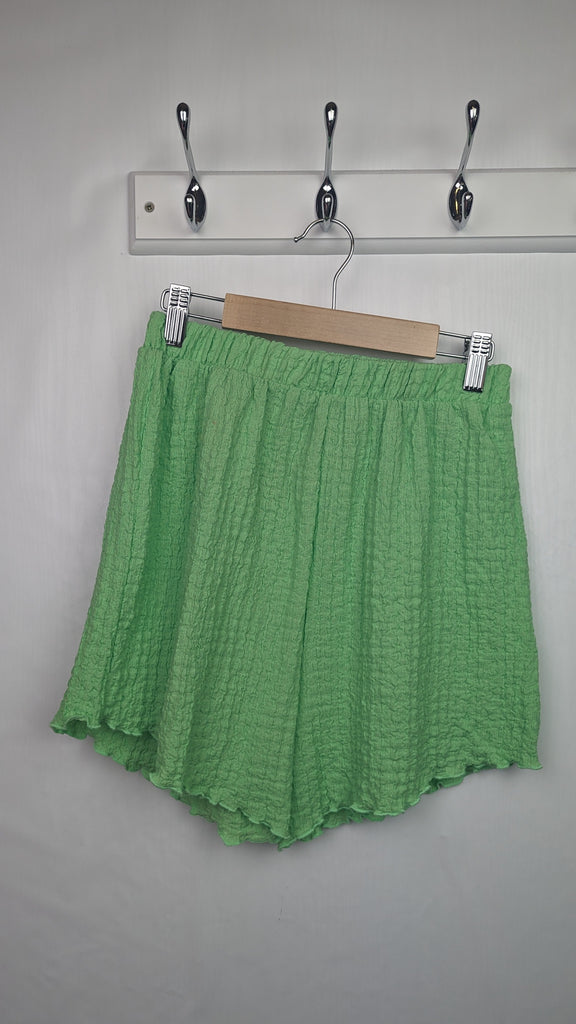 Primark Green Summer Shorts - Girls 12-13 Years Primark Used, Preloved, Preworn & Second Hand Baby, Kids & Children's Clothing UK Online. Cheap affordable. Brands including Next, Joules, Nutmeg Morrisons, TU, F&F, H&M.