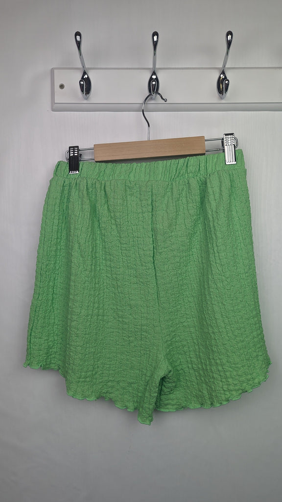 Primark Green Summer Shorts - Girls 12-13 Years Primark Used, Preloved, Preworn & Second Hand Baby, Kids & Children's Clothing UK Online. Cheap affordable. Brands including Next, Joules, Nutmeg Morrisons, TU, F&F, H&M.