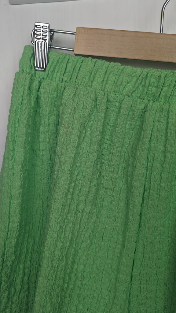 Primark Green Summer Shorts - Girls 12-13 Years Primark Used, Preloved, Preworn & Second Hand Baby, Kids & Children's Clothing UK Online. Cheap affordable. Brands including Next, Joules, Nutmeg Morrisons, TU, F&F, H&M.