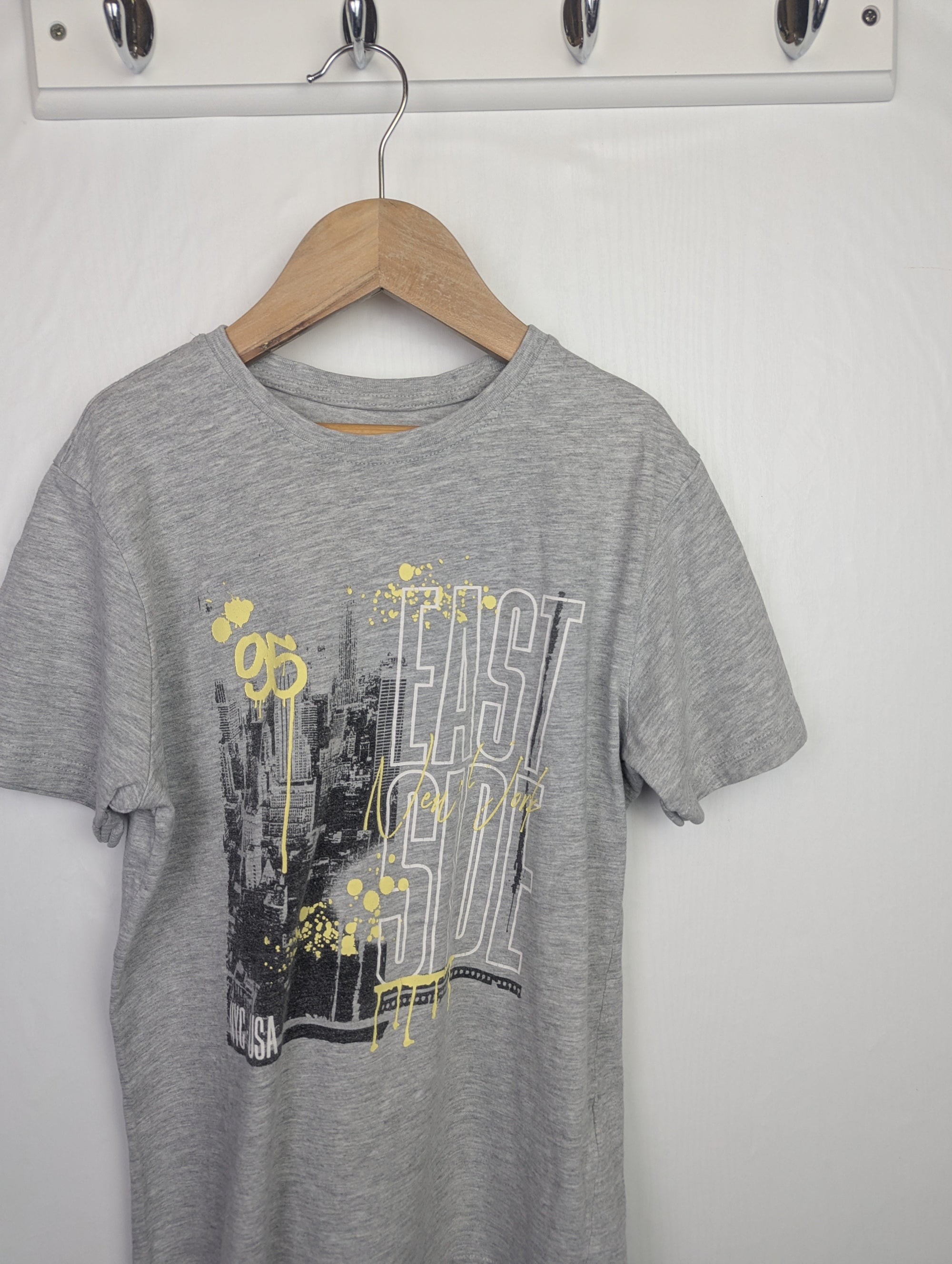 Primark Grey Slogan Top - Boys 10 - 11 Years - Little Ones Preloved. Second Hand Children's & Preloved Baby, Kids, Girls & Boys Clothes. UK online
