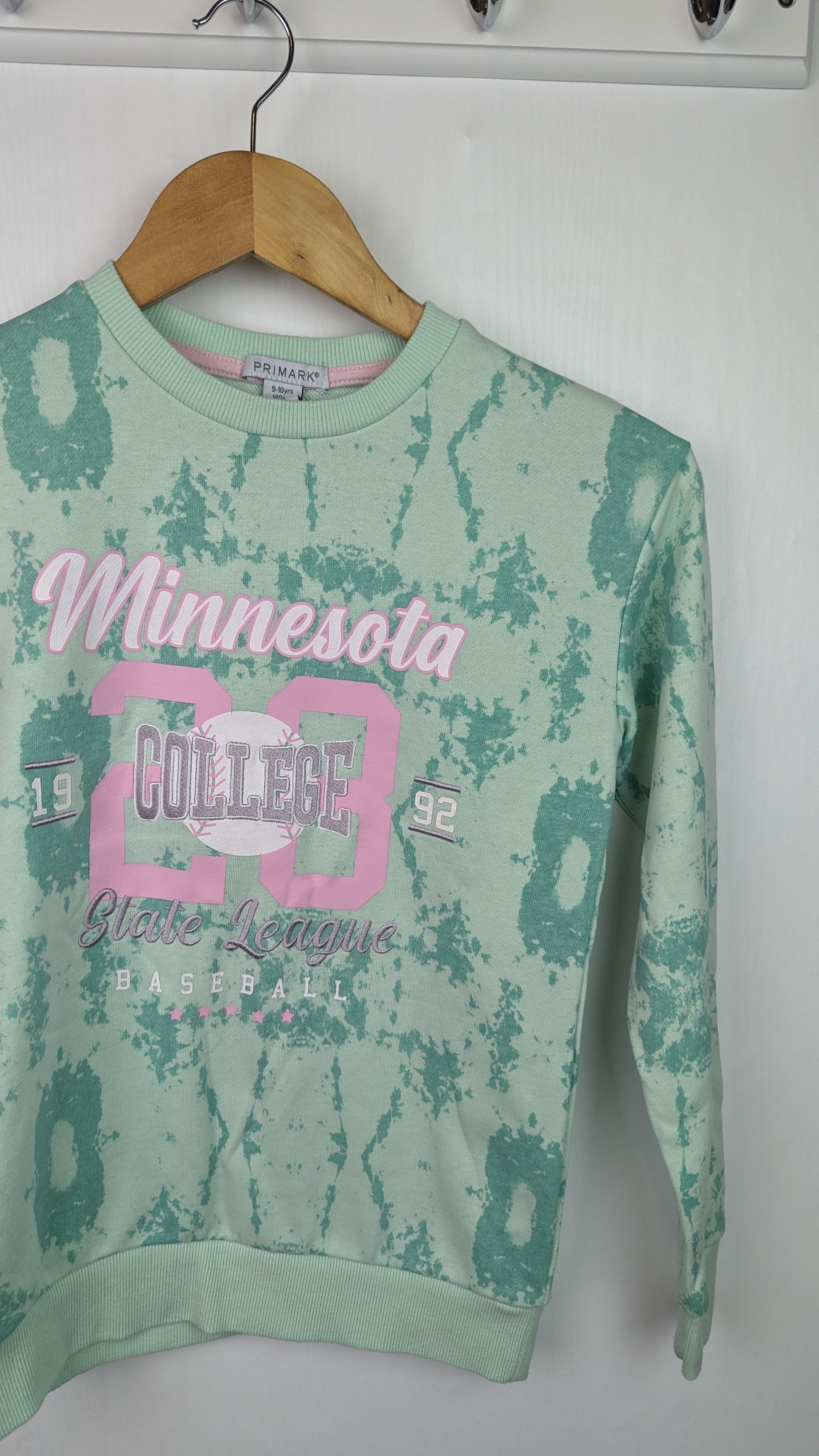 Primark Minnesota Jumper - Girls 9 - 10 Years - Little Ones Preloved. Second Hand Children's & Preloved Baby, Kids, Girls & Boys Clothes. UK online