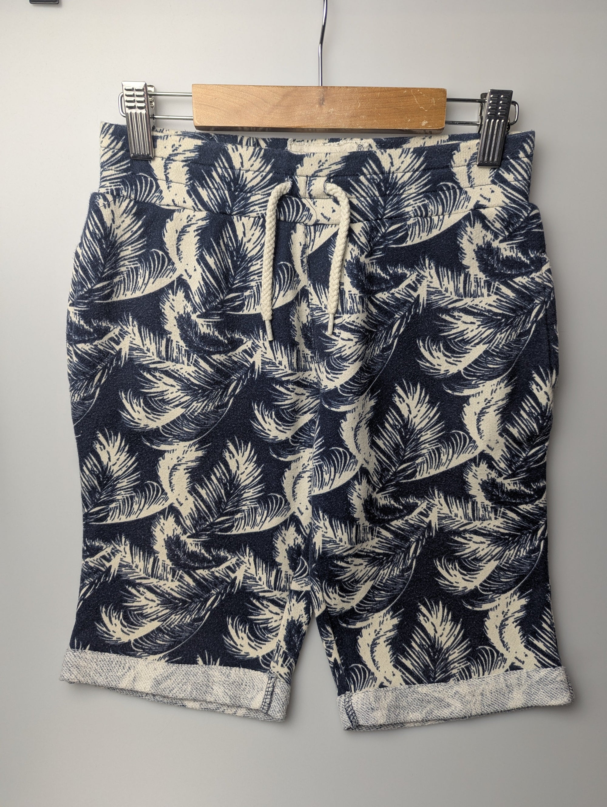 Primark Navy & Cream Shorts - Boys 9 - 10 Years - Little Ones Preloved. Second Hand Children's & Preloved Baby, Kids, Girls & Boys Clothes. UK online
